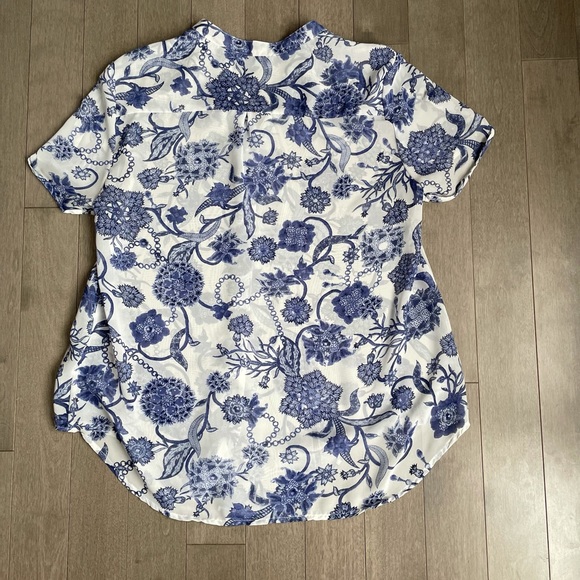 Mandee Sz M blouse. Like new - Picture 2 of 7